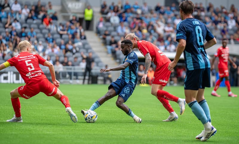 Säsongspremiärer och många blårandiga målskyttar